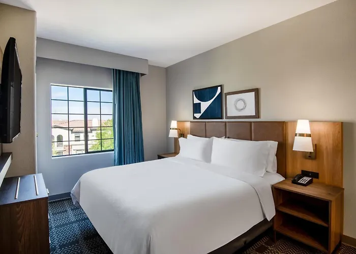 Staybridge Phoenix Sports Dist By Ihg 3*