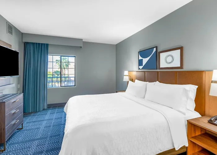 Staybridge Phoenix Sports Dist By Ihg 3*