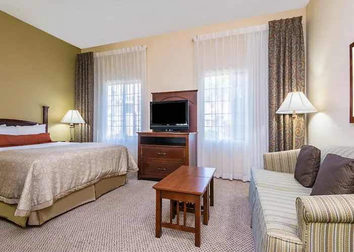 Staybridge Phoenix Sports Dist By Ihg 3*